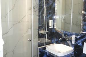 Salle de bain individuelle hotel jean bart paris 6 jardin du luxembourg