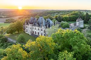 DJI_0067- Cha^teau Michel de MontaigneDe´clic&De´colle