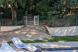 Coin détente autour de la piscine