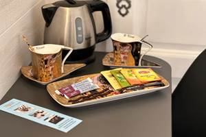 collation_chambre_luxe_repos_tasse-Klimpt_café_thé_chocolat_eau-chaude_bureau_couple_travailleur-margaux-medoc-bordeaux-pauillac-chateau