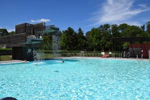 La piscine, accessible durant les jours FUN de l'été