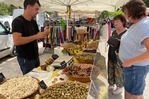Vallée de la Cèze - marché de Goudargues