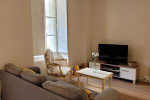 LA-BELLE-SAISON-Luchon-Location-d'appartements-Gentiane-Salon