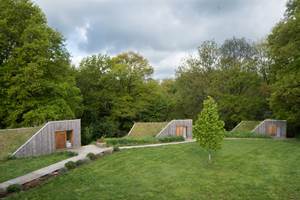 les cabanes dans leur écrin de verdure en Haute Vienne (Nouveaux horizons)
