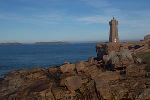 Vue sur le phare de Men Ruz - Ploumanac'h - Côte de Granit Rose