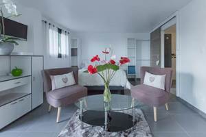 vue interieur-salon et lit