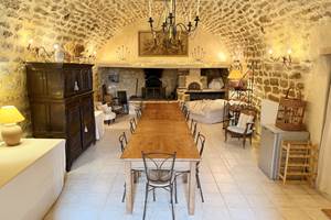 Salle des petits-déjeuners et table d'hôtes