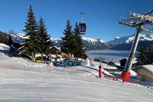télécabine et piste à coté du chalet