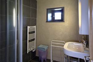 une des 3 salles d'eau de l'OUSTAL