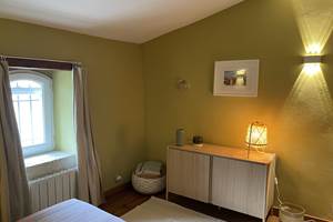 CHAMBRE OLIVE 2E`ME E´TAGE commode MF