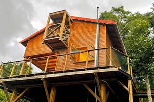 Facade côté mer avec la vigie de la chambre
