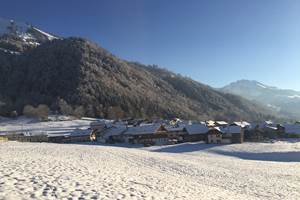 Le village d'en bas enneigé
