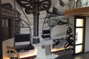 fresque ski devant filet suspendu romantique et relax Occitanie