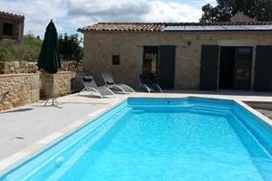 piscine avec accès direct des chambres