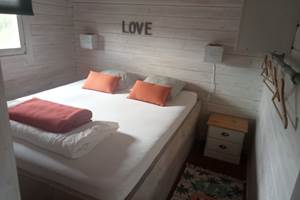camping-la-perle-creuse-chalet Indiana-4personnes-chambre lit double