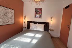 chambre lit de 160 avec penderie et rangement