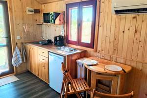 table pouvant être dépliée pour 4 personnes