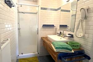 Douche - wc - un lavabo