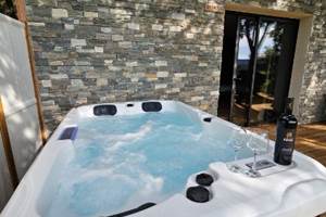alombredelacheneraie_spa_grand_pic_saint_loup_tourisme_gite_les_vignes