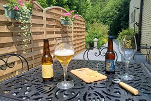 terrasse du bas  avec coin à manger