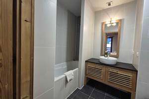 Salle de bain avec 2ème WC