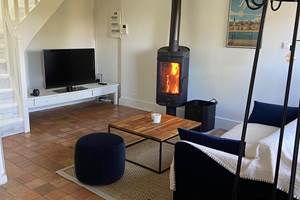 salon-poêle-location-maison-vacances-charly-proche-lyon