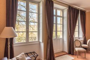 Chambre Jonquille château avec balcon et bureau