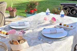 Kergroaz Maner Ile de Bréhat Côte de Granit Rose Table d'Hôtes en Terrasse