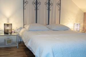 lit double chambres des parents suite familiale