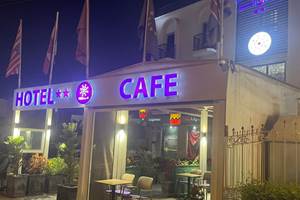 façade Hotel 2