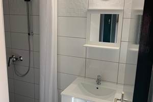 lepetitbois46_Leyme_Modern_sdb_02_Gîte 9