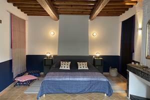 CHAMBRE MARINE-ROUGE 1ER E´TAGE MF vue ensemble