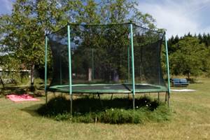 trampoline-domaine-de-la-calprade