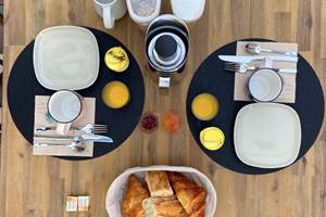 LES RIVES DU CHER. LE PETIT-DEJEUNER