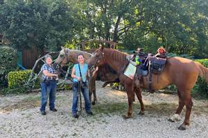Deux cavalières sur le départ