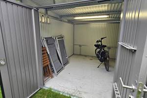 Abri pouvant accueillir 4 vélos avec prises électriques pour recharge