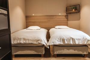 Gi^te Maud Neuprez. 10-25 BOOKING HD-55