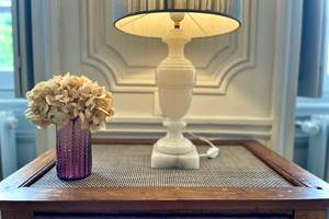 lamp-and-flower-detail-maison-jazey