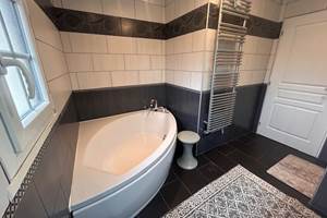 salle de bain- baignoire-douche-rez de chaussée