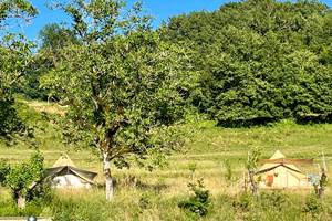Vue sur les tentes Noix et Châtaigne