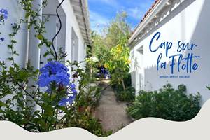 Jardin fleuri avec terrasse privative – Maison Rhétaise  location saisonnière Cap sur La Flotte, Île de Ré