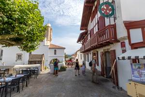 Elissaldia, veut dire « à côté de l’église » en basque