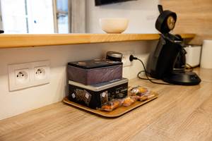 •	cuisine avec machine à café Senseo, à piston pour un vrai café