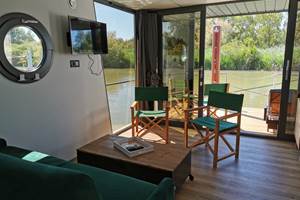 Salon ouvert sur le Canal