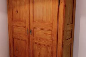 armoire / cupboard