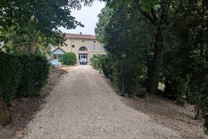 L'allée menant à la Maison Chambre d'Hôte