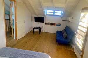 Chambre climatisée à l'étage