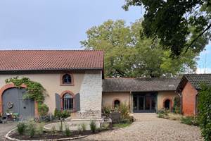 exterieur-allée-terrasse-facade-domaine-haut-ghor-moselle-sud