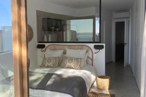 Étage : Chambre 4, lit de 160cm face à la mer…