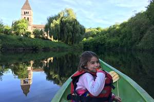 Saint Leon sur Vezere, plus beau villae de france, canoe family